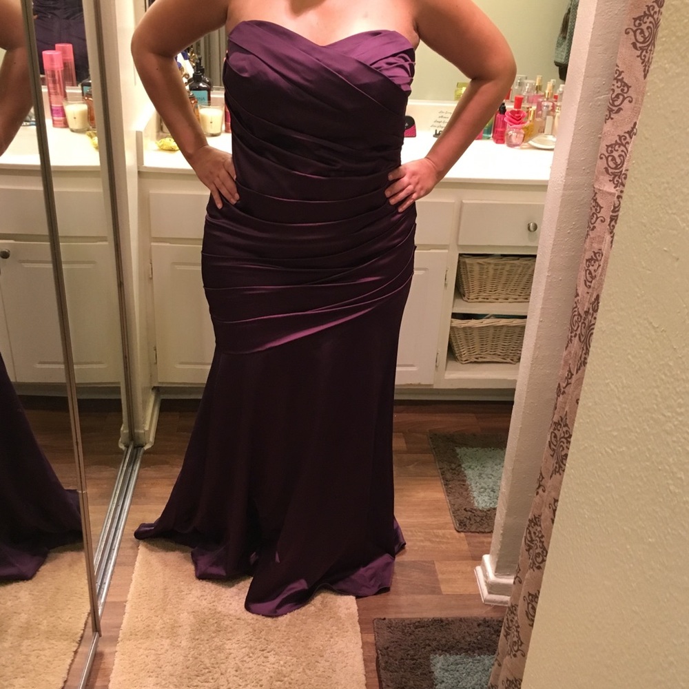 Beautiful purple David’s Bridal dress size 18👗